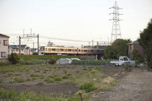 夕陽を帯びて走る京王線