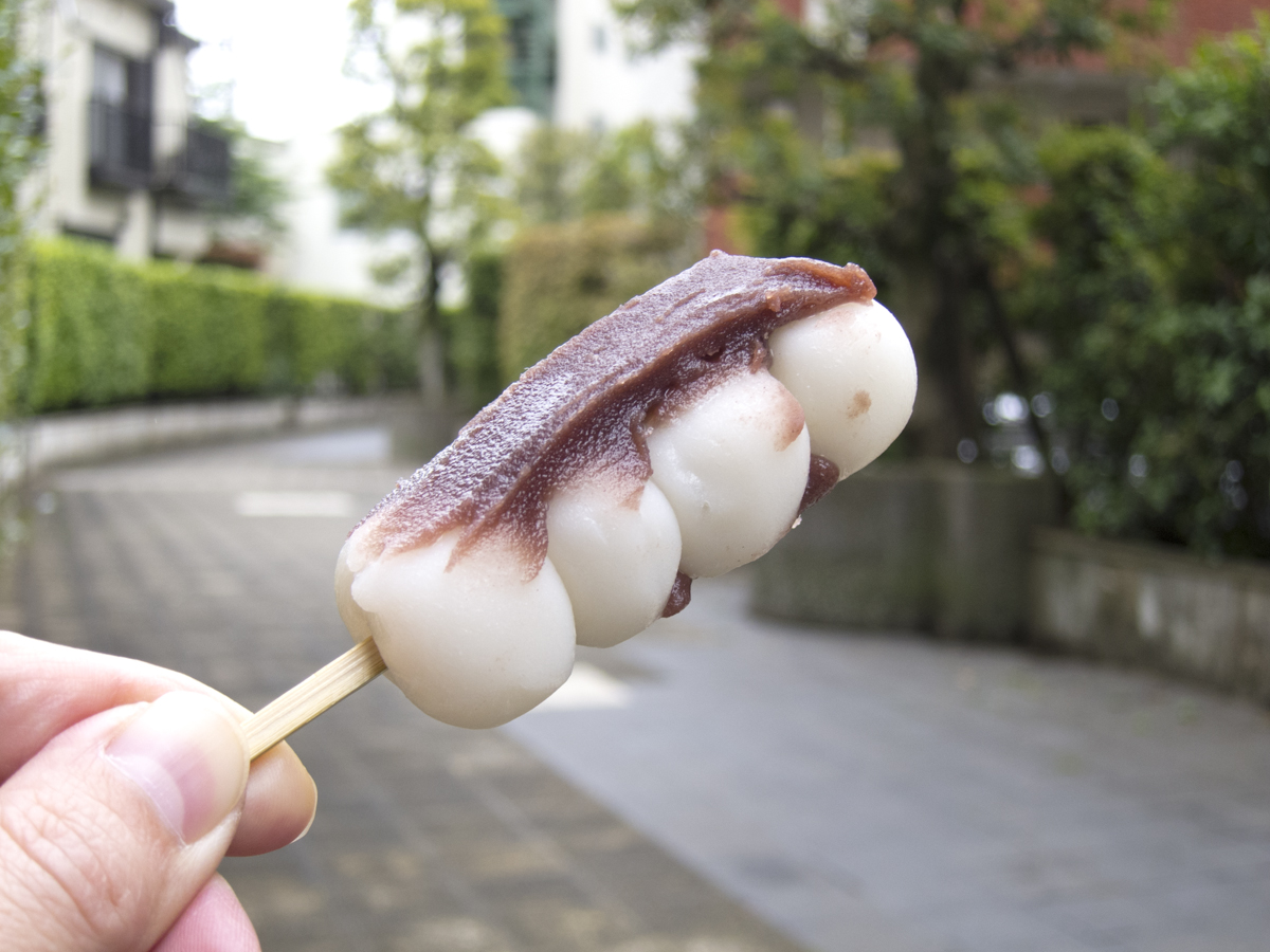 京王多摩川近く、つるや和菓子店・あんだんご